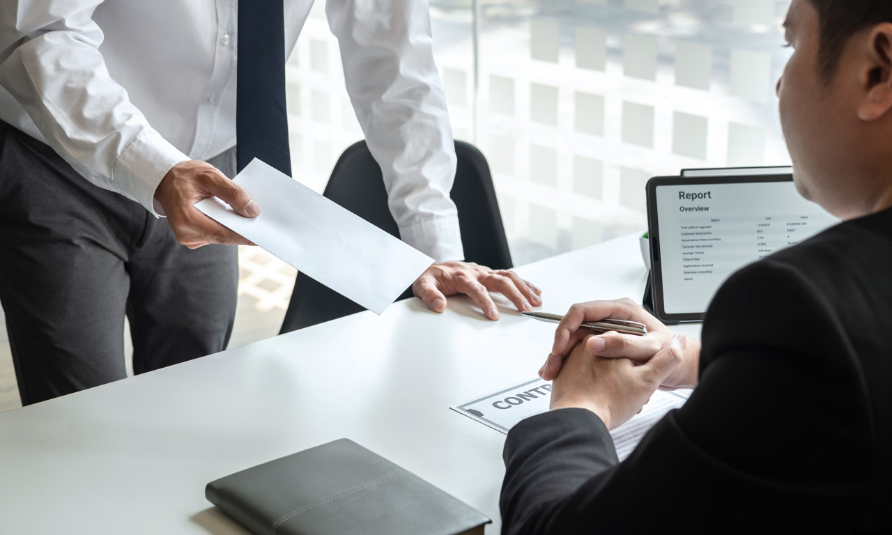 RADITE PO UGOVORU O DELU? Evo da li vam se računa penzijski staž i šta obavezno morate da uradite