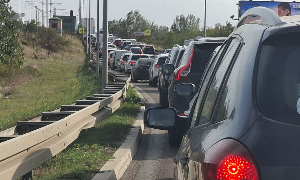 KOLAPS NA PANČEVAČKOM MOSTU Sve stoji, vozila se jedva kreću ka gradu (FOTO)