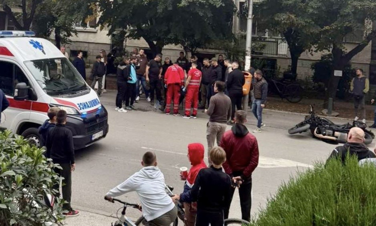 SAOBRAĆAJKA U NOVOM PAZARU: Sudarili se motor i automobil, jedna osoba zadobila povrede (FOTO)