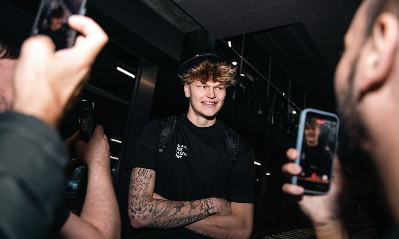 POGLEDAJTE KAKO ĆE DELIJE DOČEKATI NOVO POJAČANJE PARTIZANA Navijači crveno-belih Murinenu ovo nisu zaboravili (FOTO)