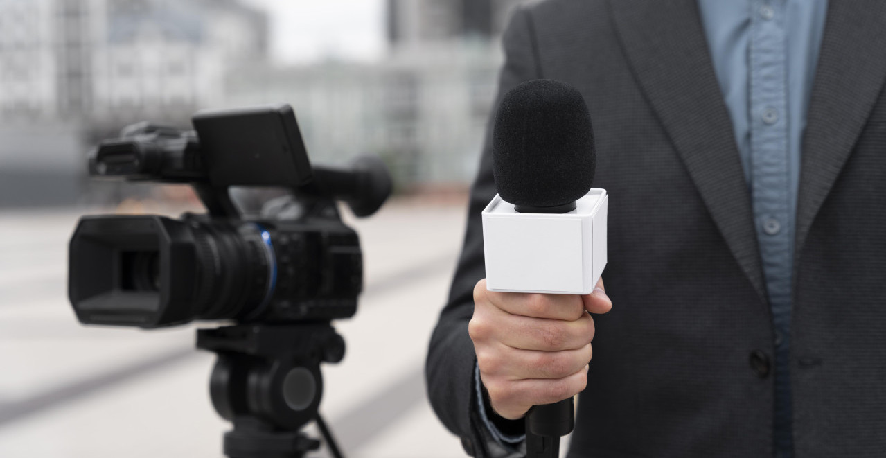 DECA ISKORIŠĆENA ZA SLANJE POLITIČKIH PORUKA Asocijacija novinara Srbije oštro osudila zloupotrebu dece na RTS