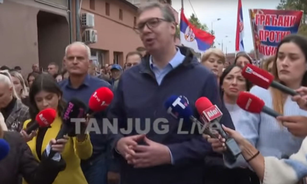 VUČIĆ DANAS SA GRAĐANIMA U OBRENOVCU: Šetnjom poručuju da ne žele nasilje i podele (VIDEO)