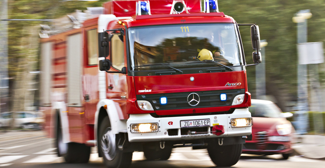 DVE OSOBE STRADALE U POŽARU! Planula drvena kuća u Hrvatskoj