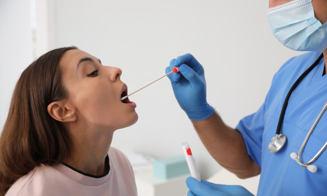 VIRUSNI TALAS U SRBIJI RASTE Korona kosi starije od 65 godina, muči ih ovih 6 simptoma