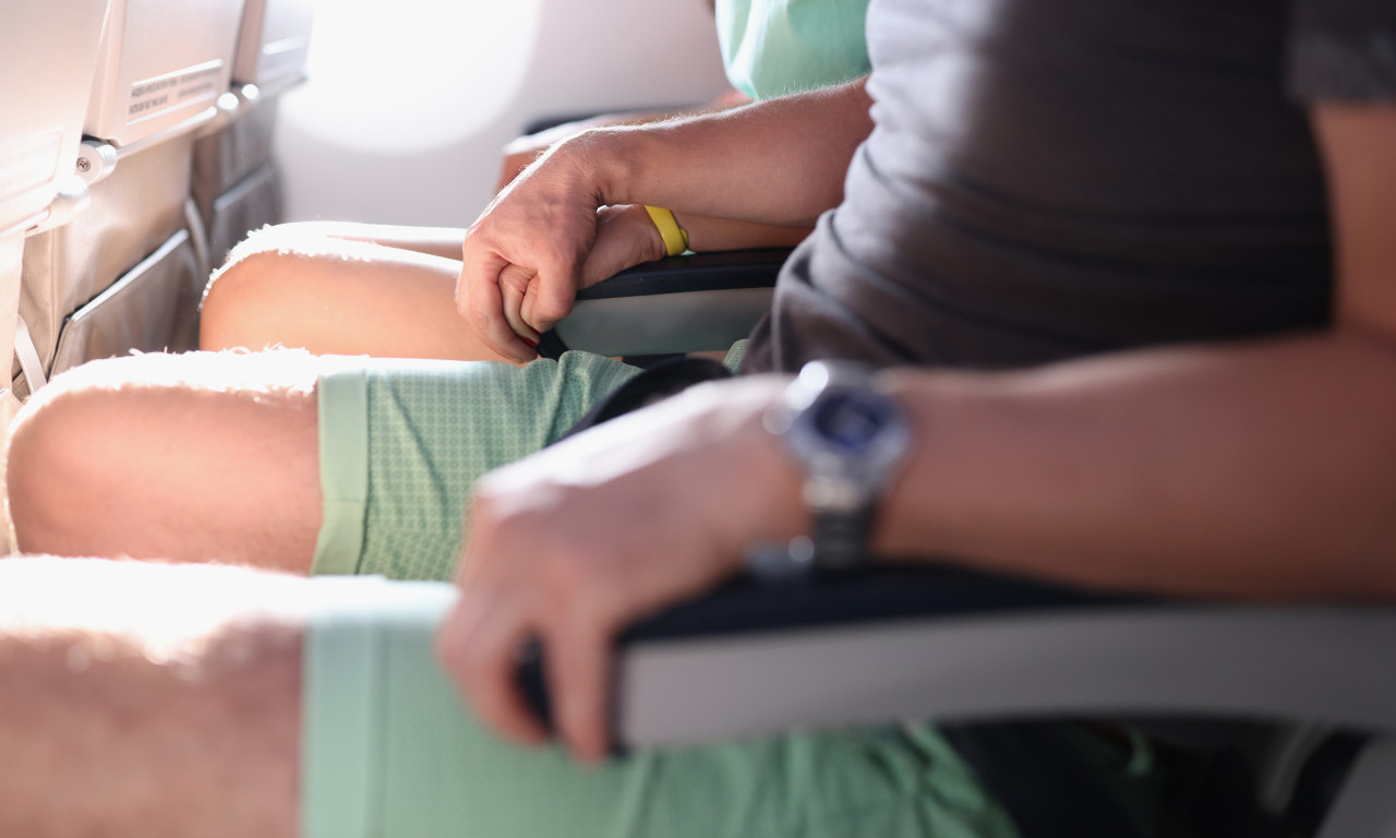 GROM UDARIO U AVION TOKOM LETA ZA BEČ! U njemu bilo 106 putnika