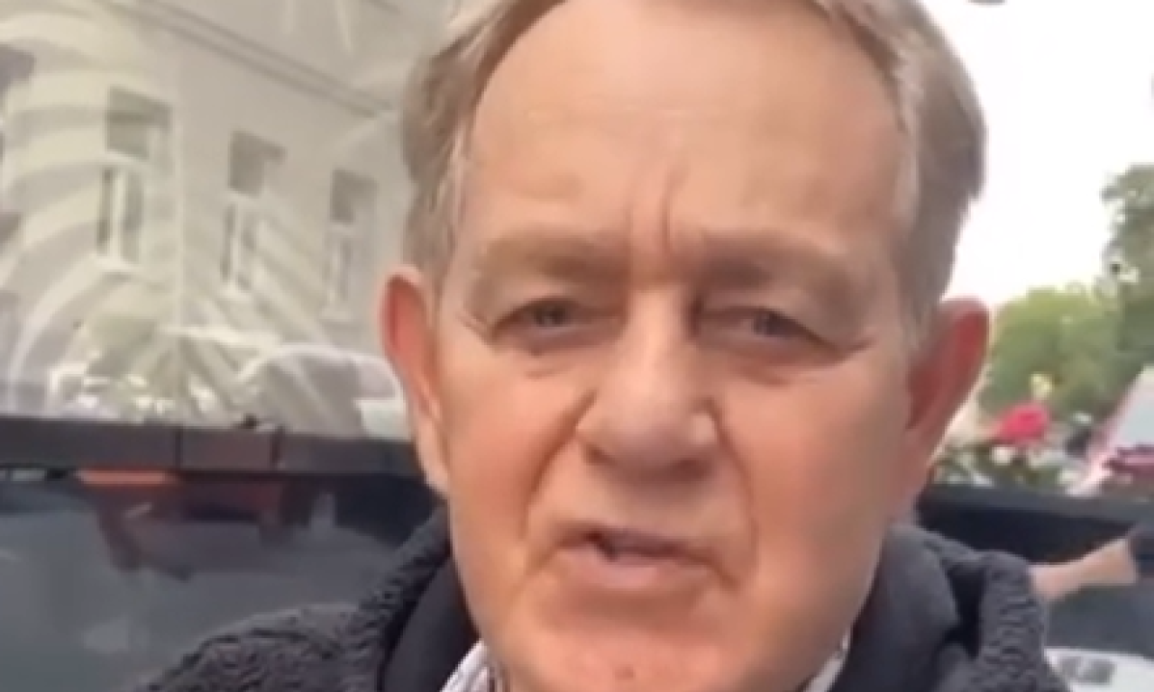 KEMAL MALOVČIĆ JEDVA STOJI NA NOGAMA! Viralan snimak napravio pometnju na mrežama:„Tuga je ovo gledati“ (VIDEO)