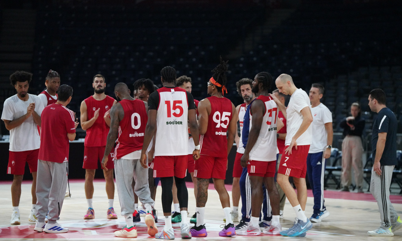 CRVENO-BELI SE DIŽU IZ KRIZE Uz burek i pesme od Šabana, košarkaši Zvezde spremni za Fener (VIDEO)