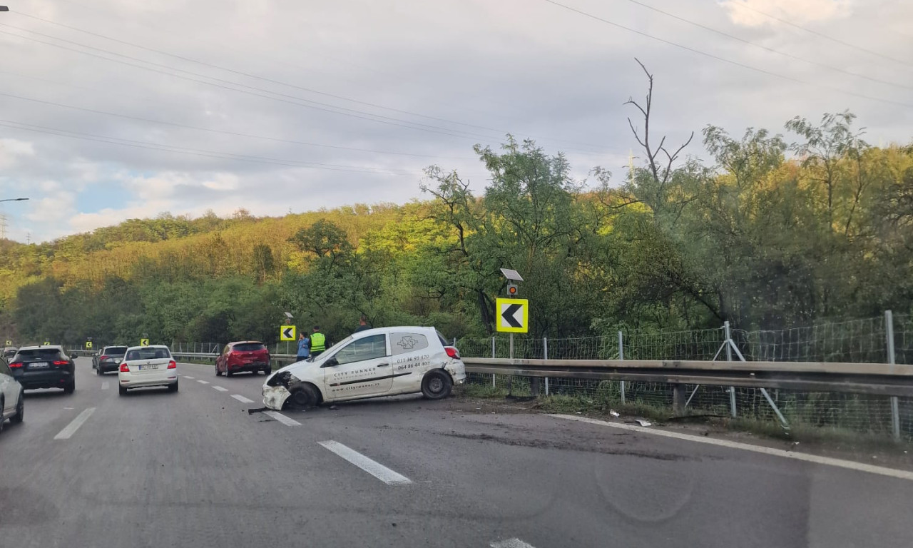 VELIKI ZASTOJ NA AUTO-PUTU KA BEOGRADU Sudar kod Bubanj Potoka, automobili polupani (FOTO)