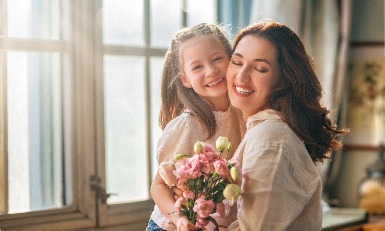 SLAVIMO MATERICE! Praznik koji podseća - majčinska je ljubav temelj svake porodice!