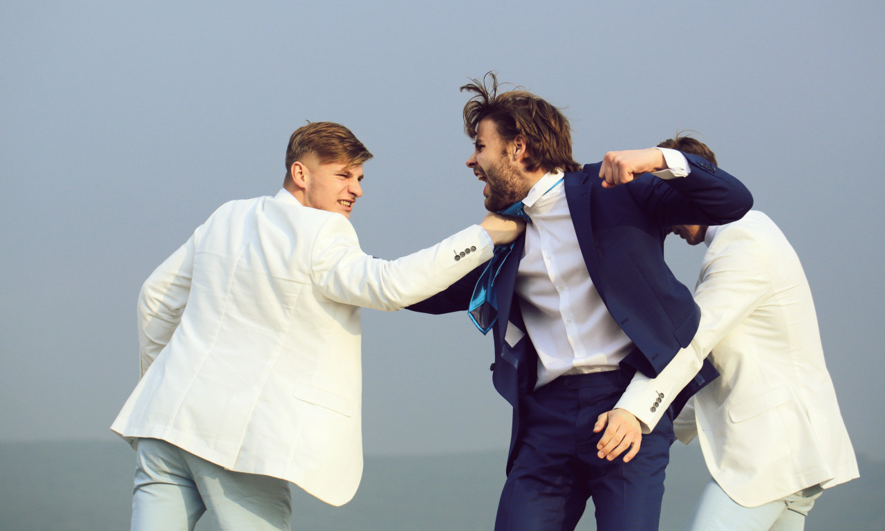 "ZAŠTO MI PIPAŠ ŽENU?" Ovako je počela tuča na svadbi, isplivali novi detalji sa veselja u Gornjem Milanovcu