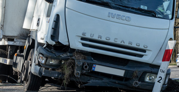 SUDARILI SE AUTOBUS I TRI KAMIONA! Teška saobraćajka kod Dervente, ima povređenih
