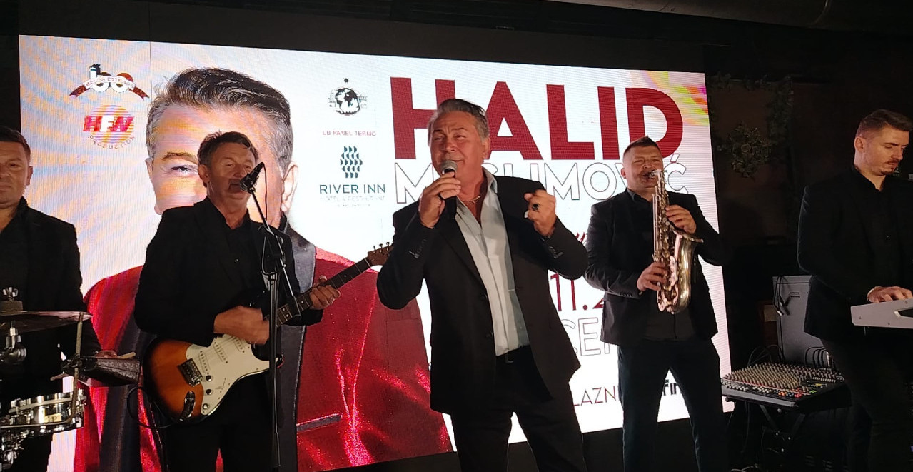 HALID MUSLIMOVIĆ OPET IZNENADIO PUBLIKU Od simfonijskog orkestra, Sajma knjiga do spektakla u Beogradu (FOTO/VIDEO)