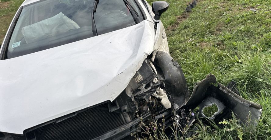 AUTOMOBIL SLETEO U KANAL, IMA MRTVIH! Teška saobraćajka u Lazarevcu