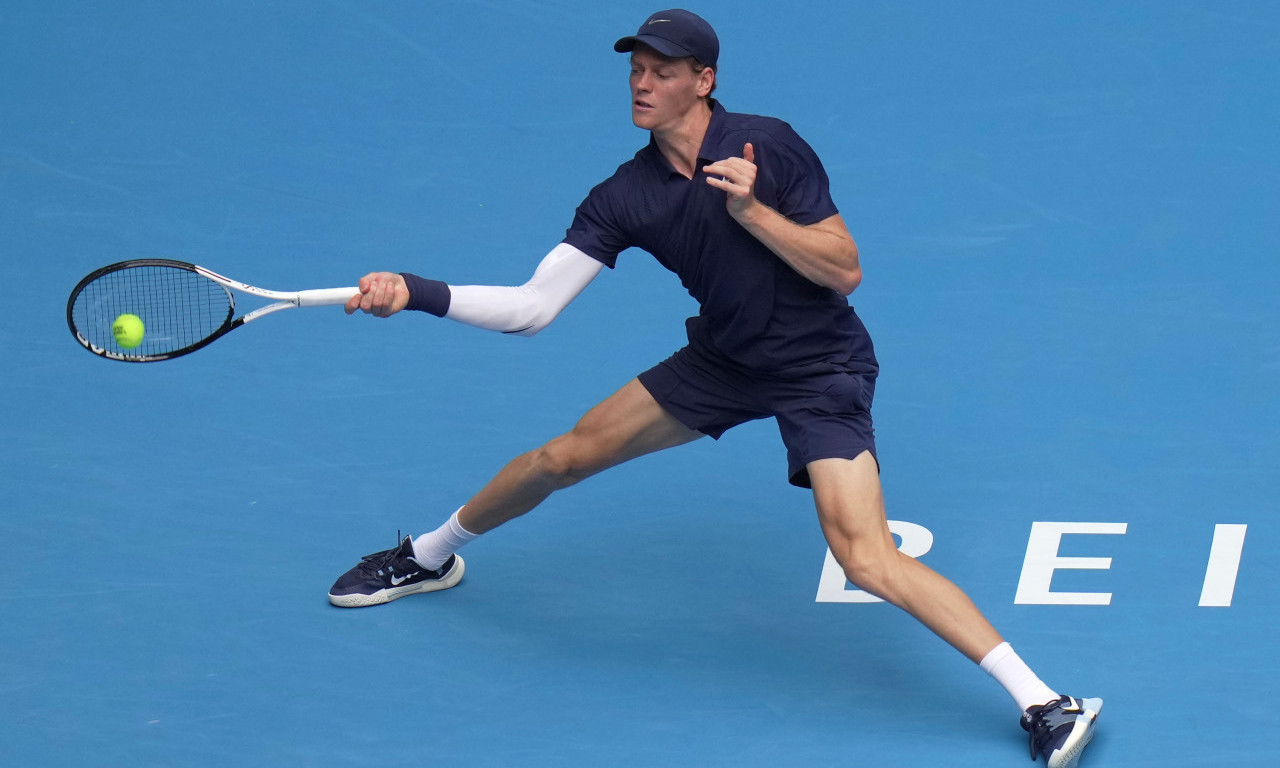 AZURI UDARILI PO "HEROJU" Siner na stubu srama jer je odjavio Italiju u Dejvis kupu