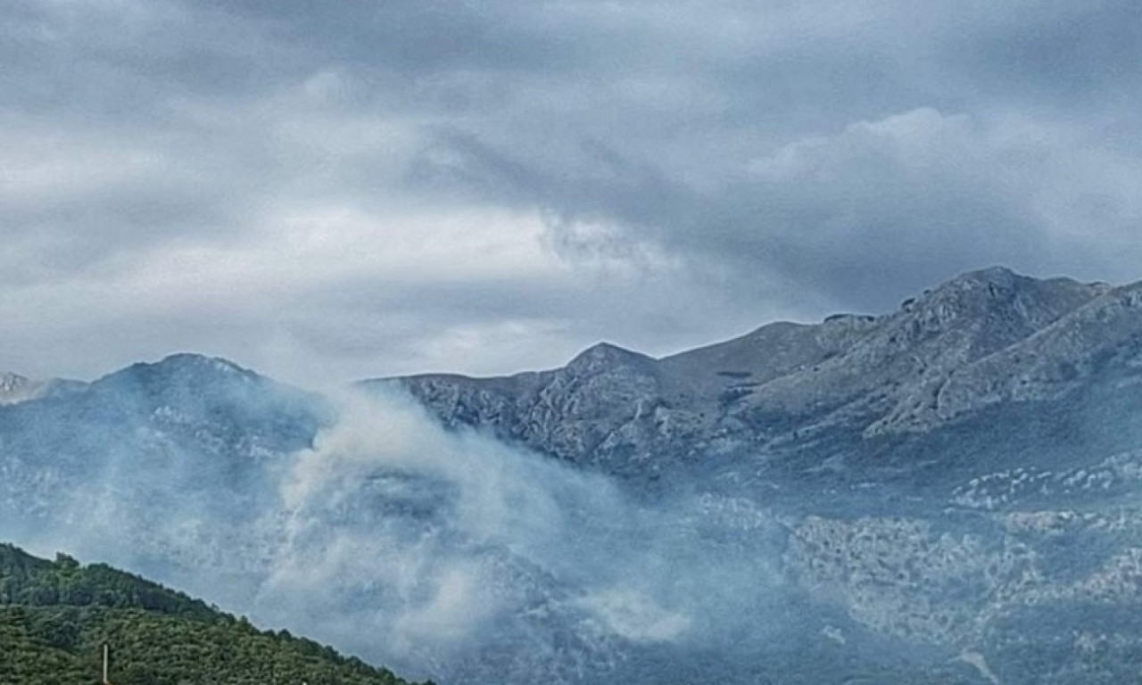 POŽAR U PODOSTROGU  Ekipe pristigle na teren, jak vetar otežava gašenje