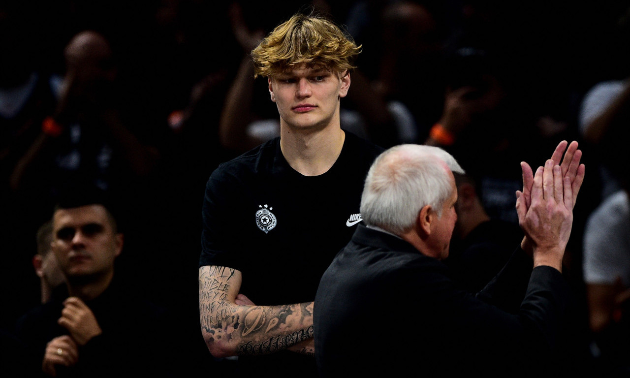 PARTIZAN NE GUBI S NJIM NA TERENU Mika se prošetao parketom, osetio atmosferu u Areni (FOTO)