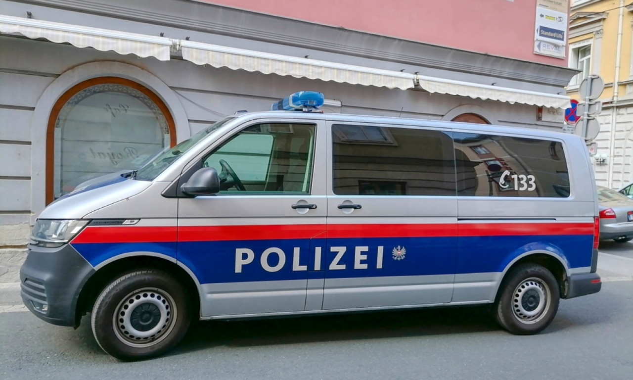 ČOVEK UBIO ŽENU I DETE, PA POKUŠAO DA SE UBIJE! Hitno prevezen u bolnicu