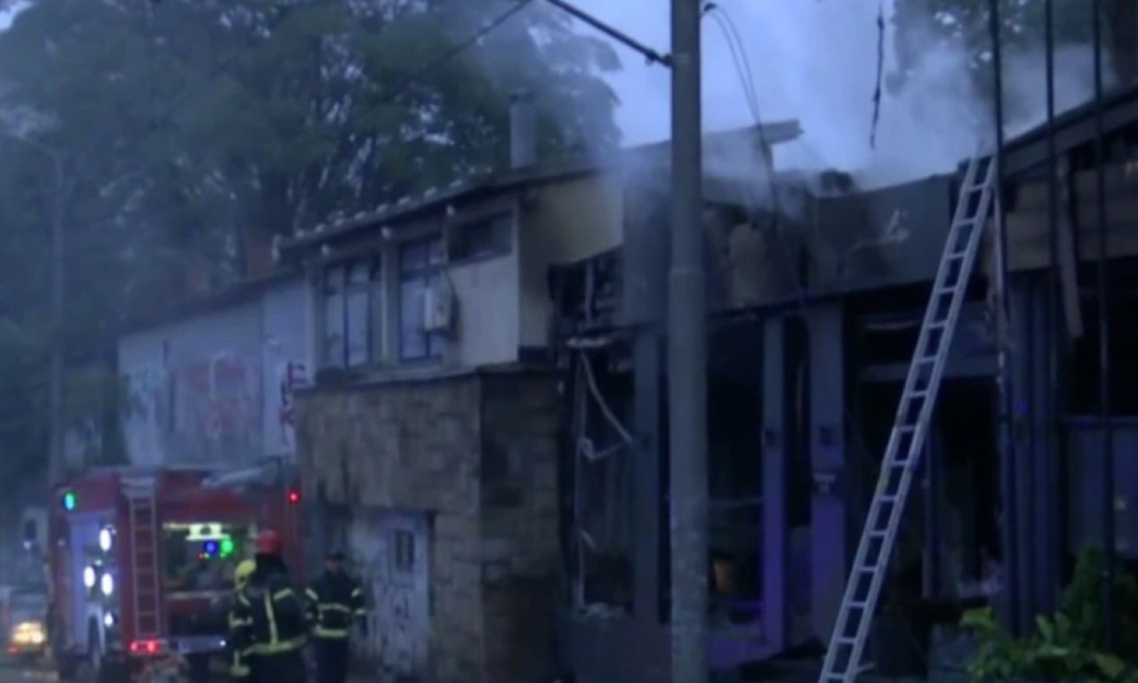 GORI RESTORAN U POŽEŠKOJ Buktinja blokirala deo ulice! Pogledajte prve snimke sa lica mesta (VIDEO)