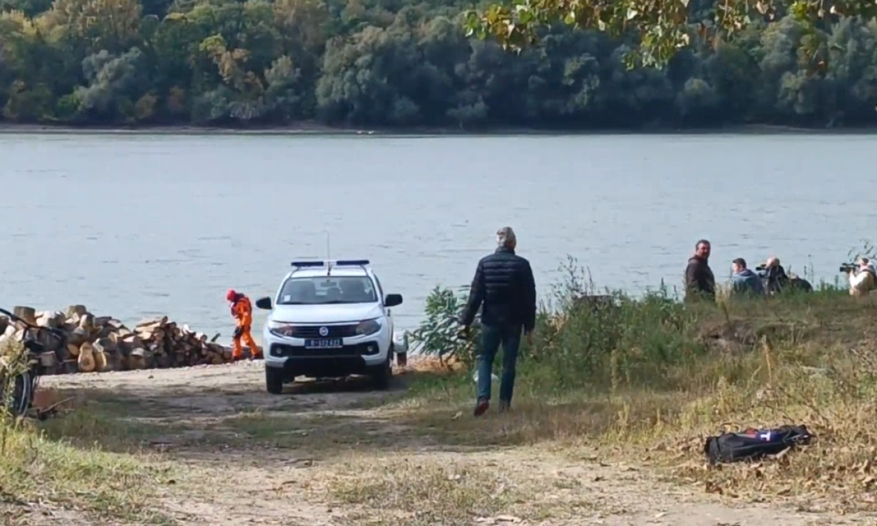 PRVI SNIMAK SA MESTA NESREĆE NA DUNAVU Pogledajte potragu za nestalima nakon prevrtanja čamca! (VIDEO)