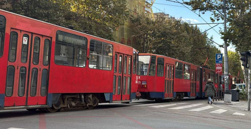 POŽAR U DŽORDŽA VAŠINGTONA! Zapalio se tramvaj, dim se širi centrom grada