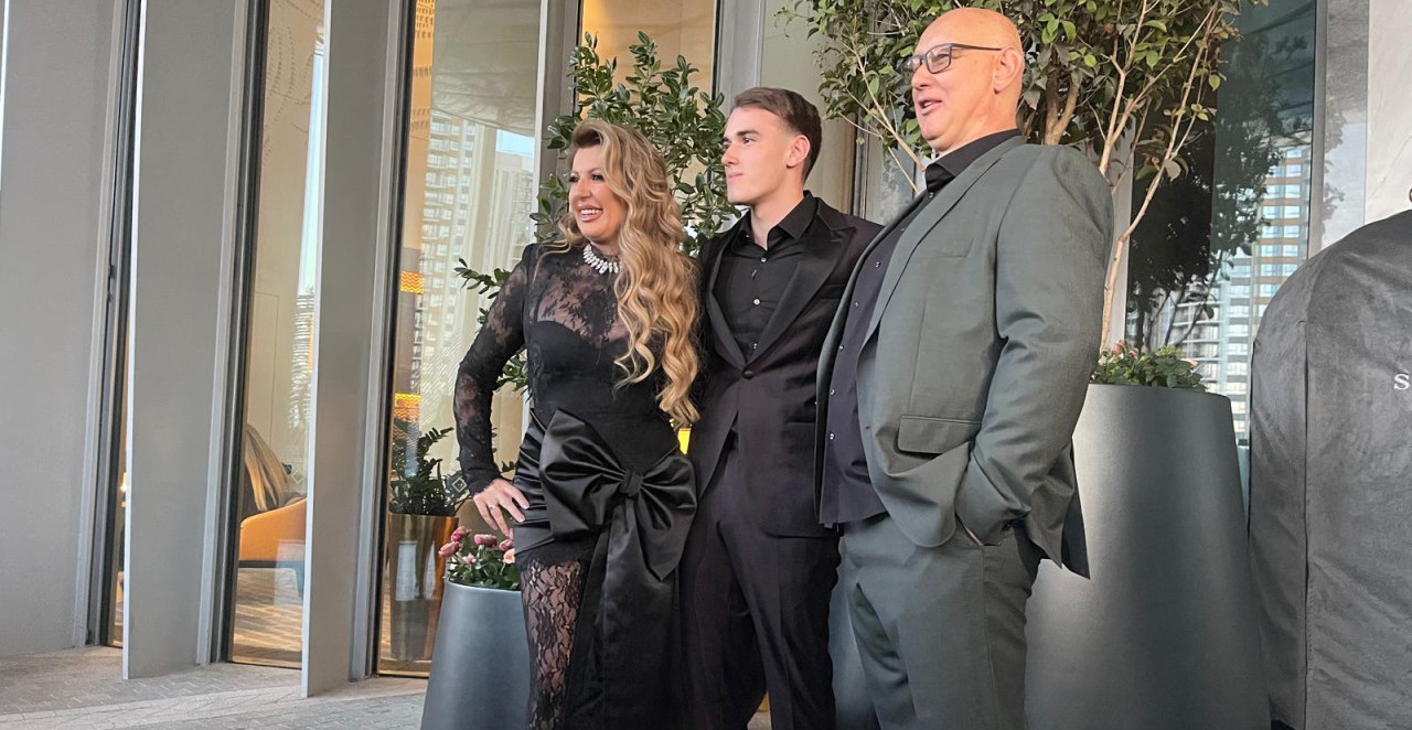 KUMA ZAPEVALA U ČAST SLAVLJENIKA! Ceca dodatno podigla atmosferu na proslavi punoletstva sina Viki i Tašketa (VIDEO)
