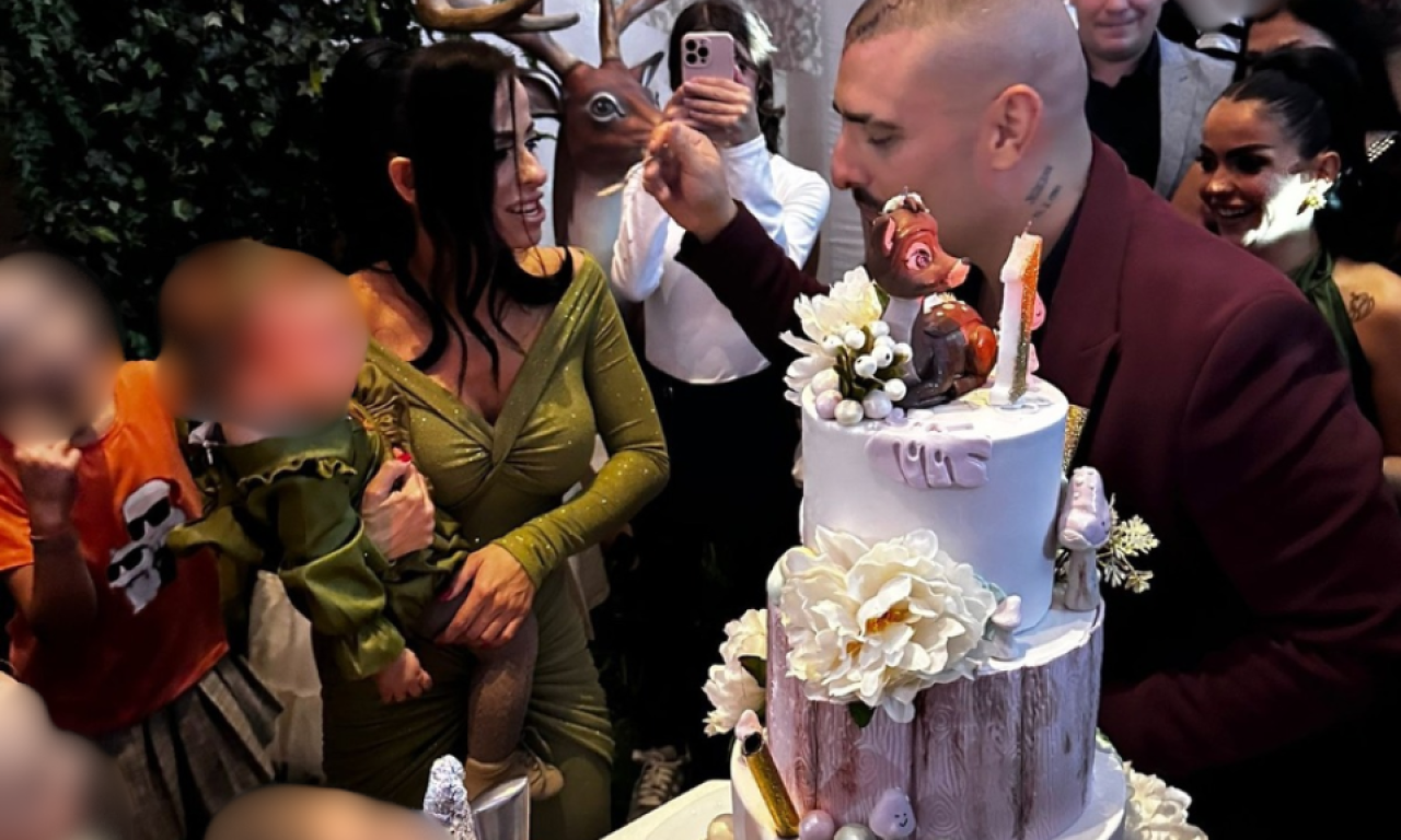 POGLEDAJTE VELIČANSTVENO SLAVLJE Darko Lazić priredio ćerki bajkovitu žurku, pevač nije skrivao emocije (FOTO+VIDEO)