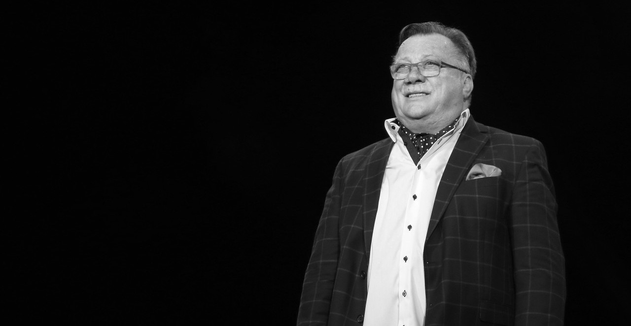 NOVOSAĐANI U ČAST PREMINULOG BEŠLIĆA ZAPEVALI ZAJEDNO HIT "ROMANIJA" (VIDEO)