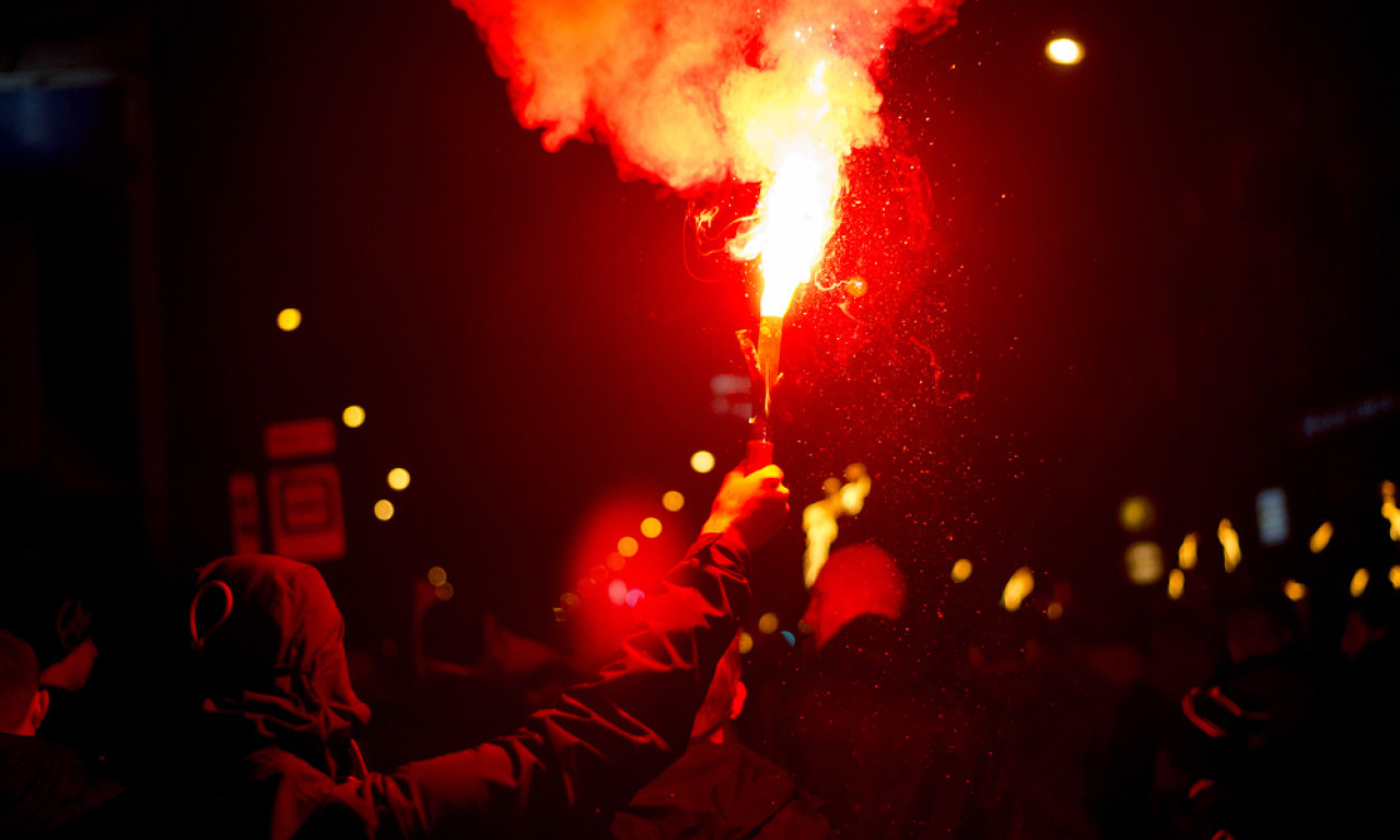 EVO KO SE SUKOBIO ISPRED STADIONA PARTIZANA U žestokom obračunu napadnut čak i butik, ima povređenih (VIDEO)