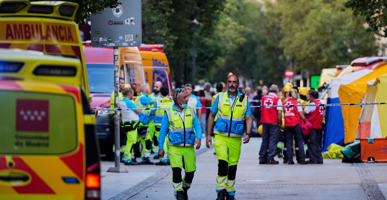 PRVI SNIMCI URUŠAVANJA ZGRADE! Mrtvi, prašina i panika... pogledajte zastrašujuće prizore iz Madrida (VIDEO)