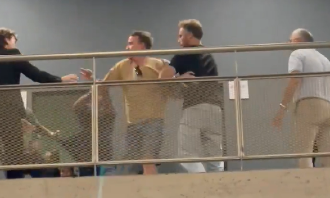 BRUTALNA TUČA U LOŽI STADIONA Sevale pesnice, učestvovali i zvaničnici klubova - skandal epskih razmera (VIDEO)