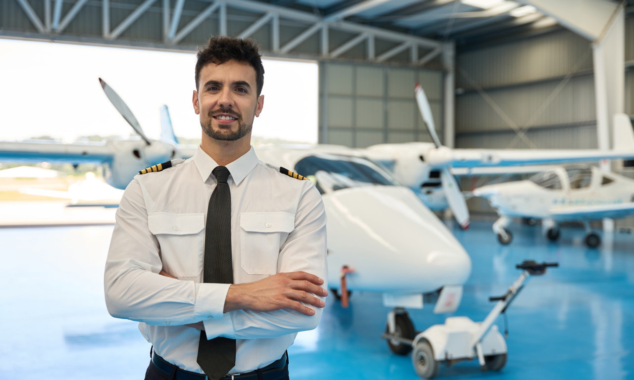 KOLIKO KOŠTA OBUKA ZA PILOTA U SRBIJI? Udaljenost od piste do oblaka meri se paprenom cifrom, a ovo mnogi ne znaju