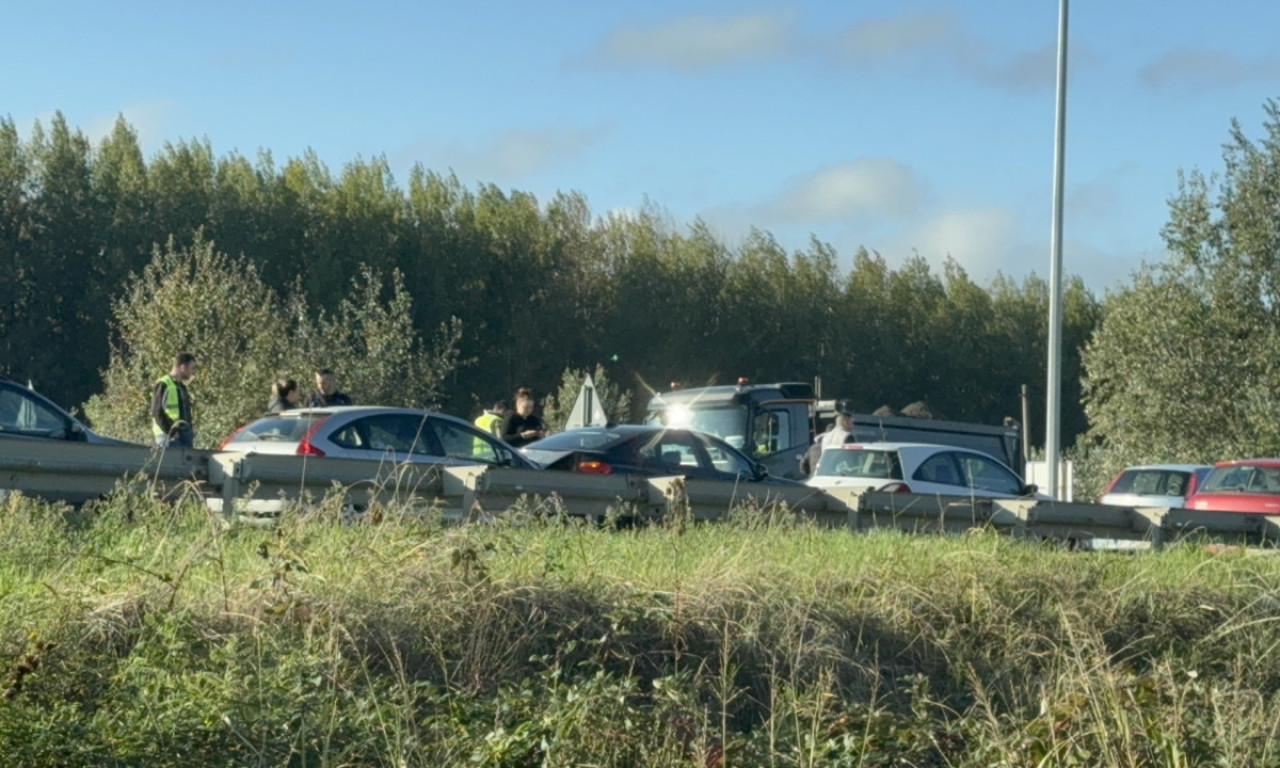 LANČANI SUDAR NA PANČEVAČKOM PUTU Stoji cela traka, čeka se policija! (VIDEO)