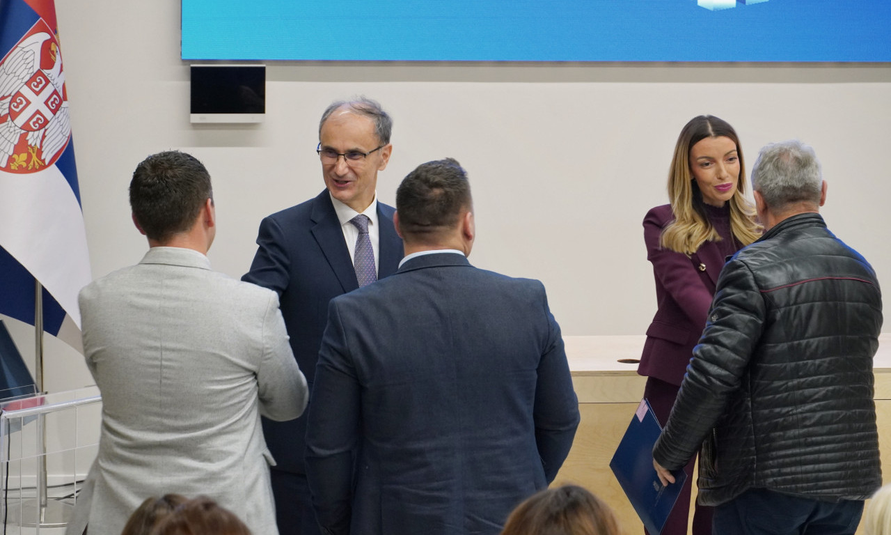 DRŽAVNE SUBVENCIJE I PODRŠKA PORODIČNIM FIRMAMA I MLADIMA: Uručeno 25 rešenja...evo gde će novac otići (FOTO)