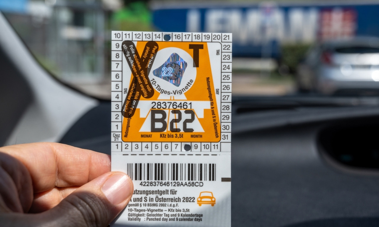 VAŽNO OBAVEŠTENJE ZA VOZAČE, UKIDAJU SE SAMOLEPLJIVE VINJETE U zemlji koju posećuje hiljade Srba menjaju se pravila