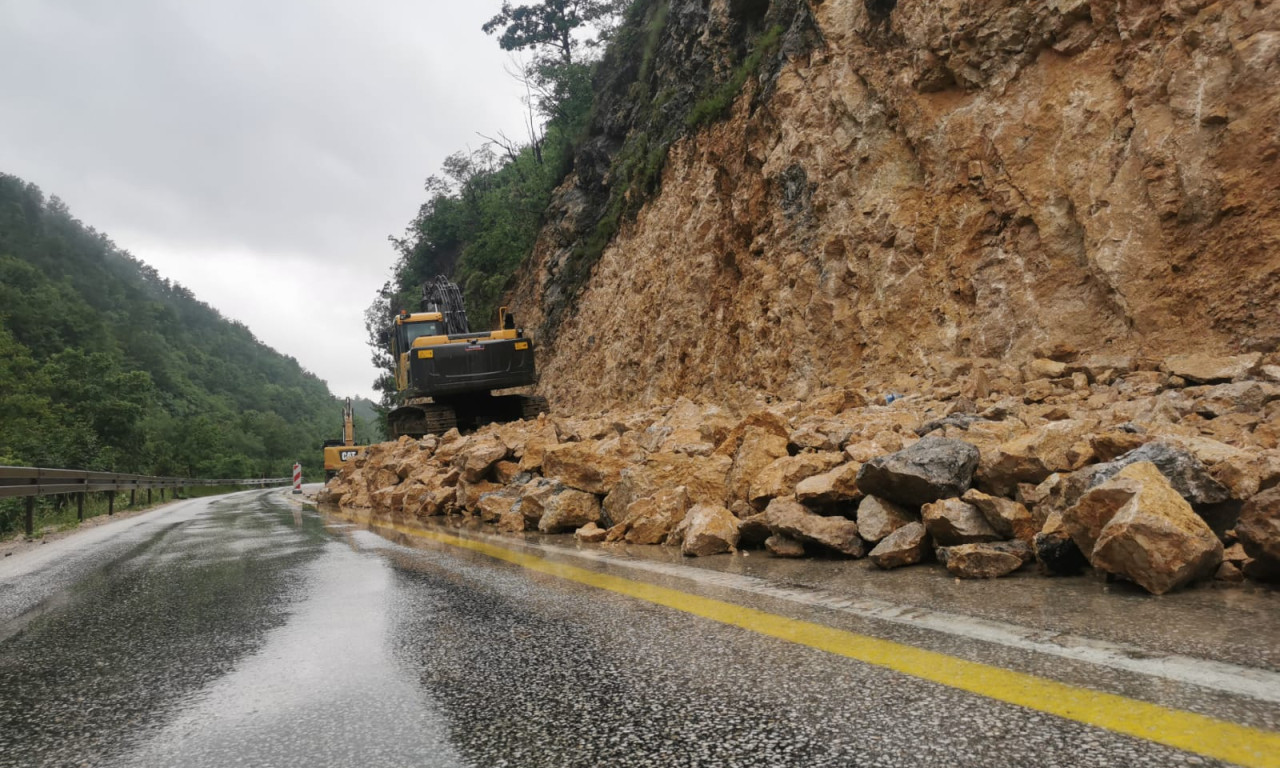 ODRON KOD ĐERDAPSKE KLISURE POSLE KIŠE Vozačima se savetuje oprez