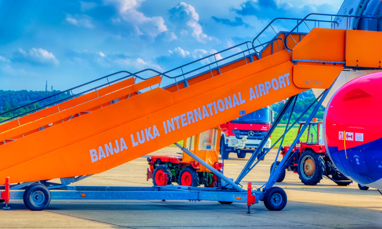 PRIZOR SA AERODROMA U BANJALUCI NASMEJAO MNOGE Ovako nešto vidiš samo na Balkanu (VIDEO)