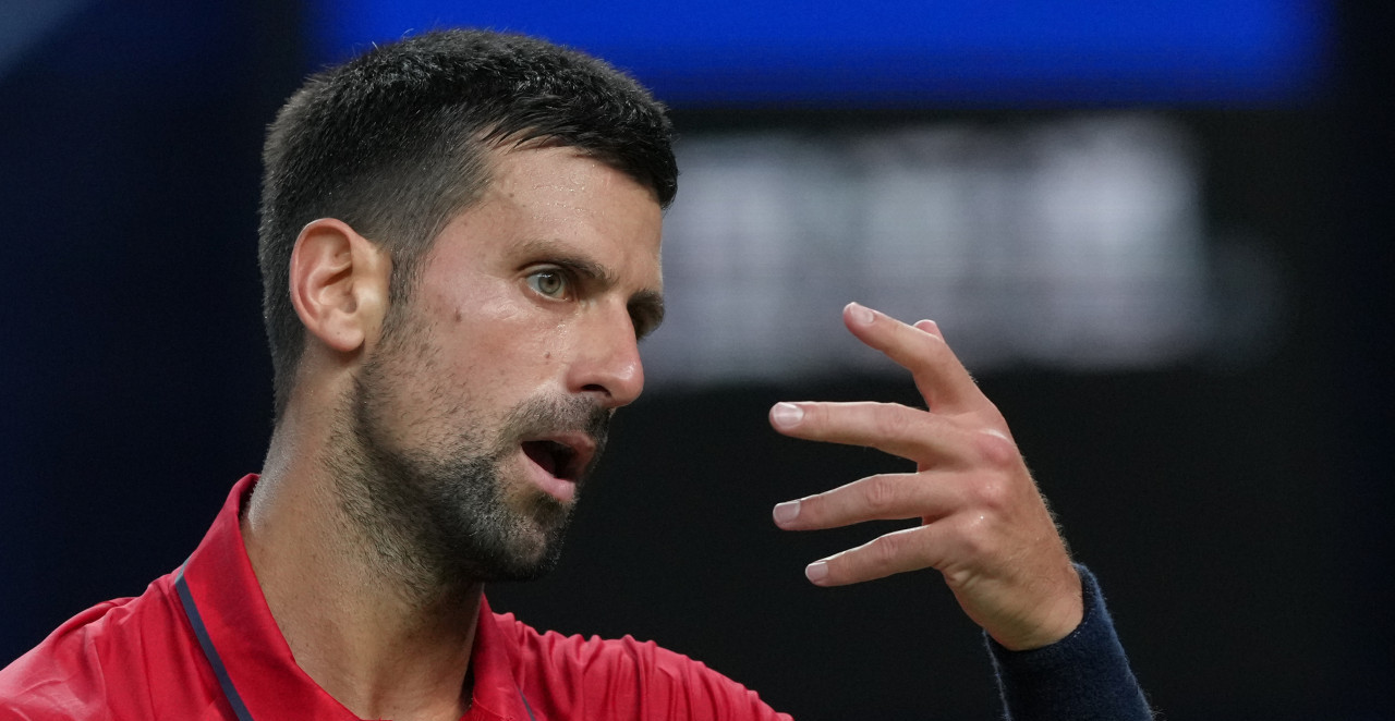 ISPLIVAO VIDEO ĐOKOVIĆA KOJI JE ODUŠEVIO DELIJE Au, koliko se nervira zbog Zvezde! Nole skinuo majicu, pa vrisnuo (VIDEO)