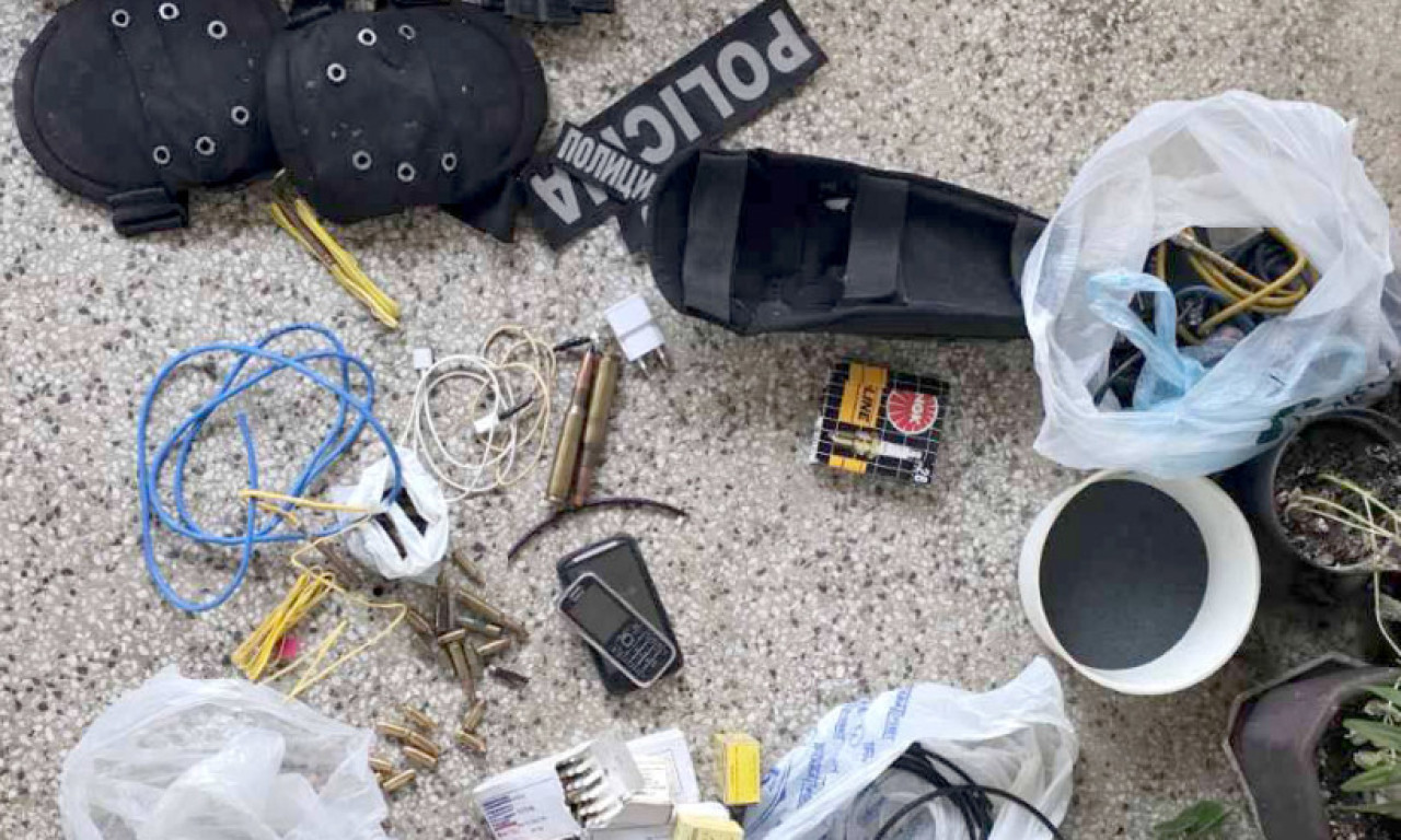 VEĆA KOLIČINA ORUŽJA PRONAĐENA NADOMAK KRAGUJEVCA Uhapšen Novosađanin (FOTO)