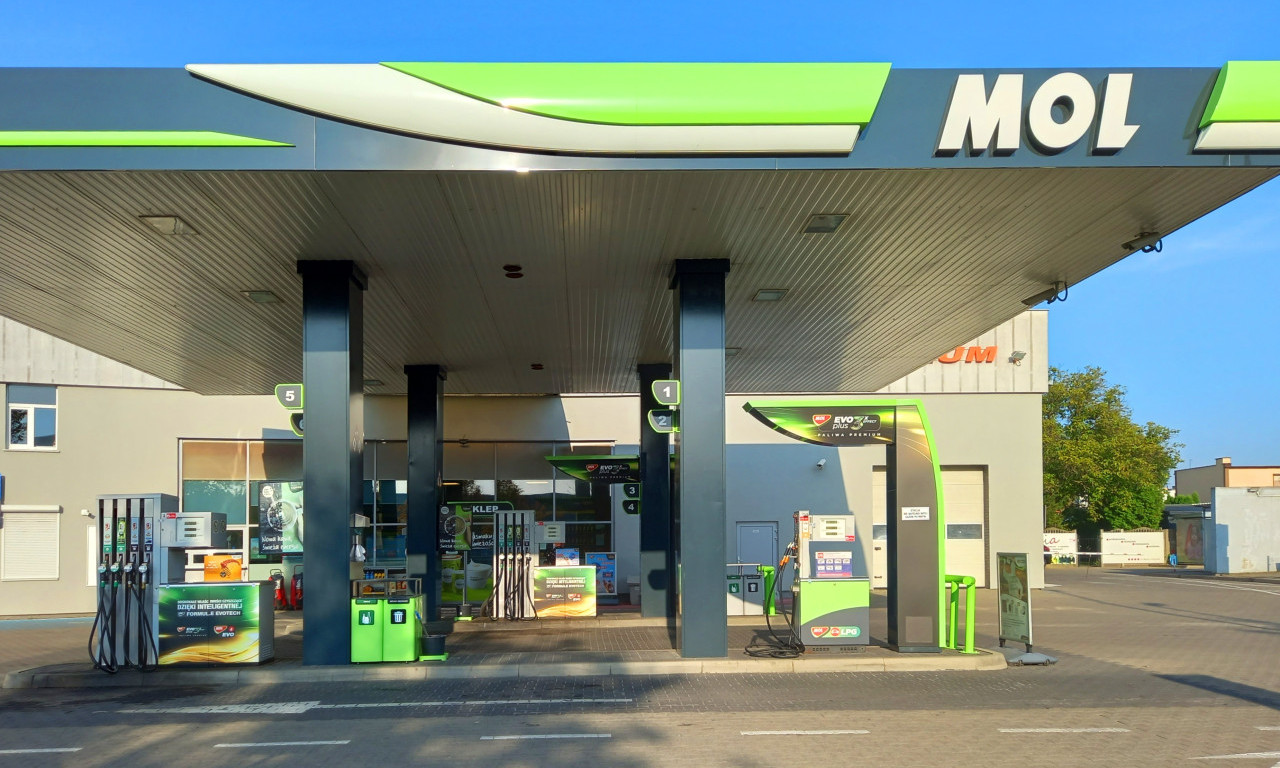 POJEFTINILO GORIVO! Ovo su nove cene benzina i dizela