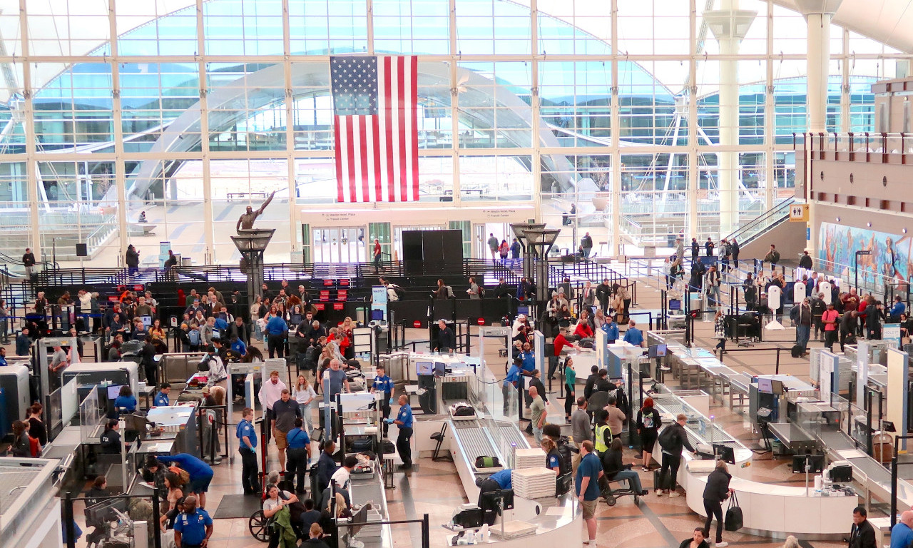 PARALISANI AMERIČKI AERODROMI Hiljade letova kasni ili su otkazani, a ovo je razlog