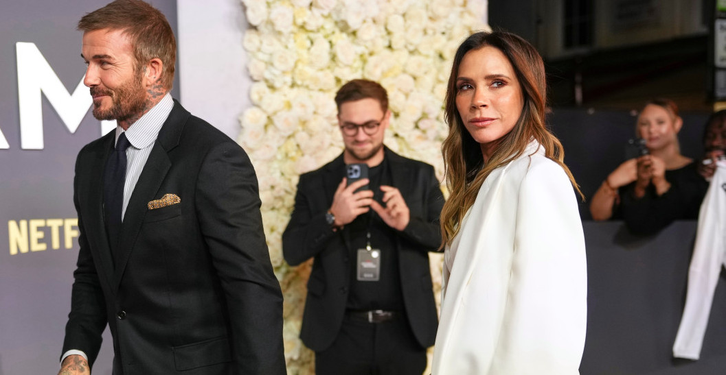 VIKTORIJA I DEJVID PRVI PUT U JAVNOSTI NAKON ŠOK OPTUŽBI SINA: Od kamera pobegli munjevito, Bruklin ih javno "precrtao"! (FOTO)