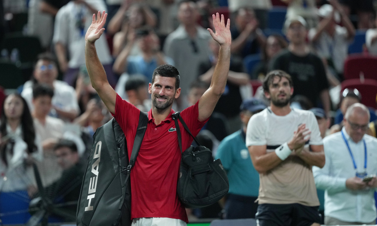 MORAM DA SE IZVINIM SVIMA Novak Đoković posle predaje meča Fricu