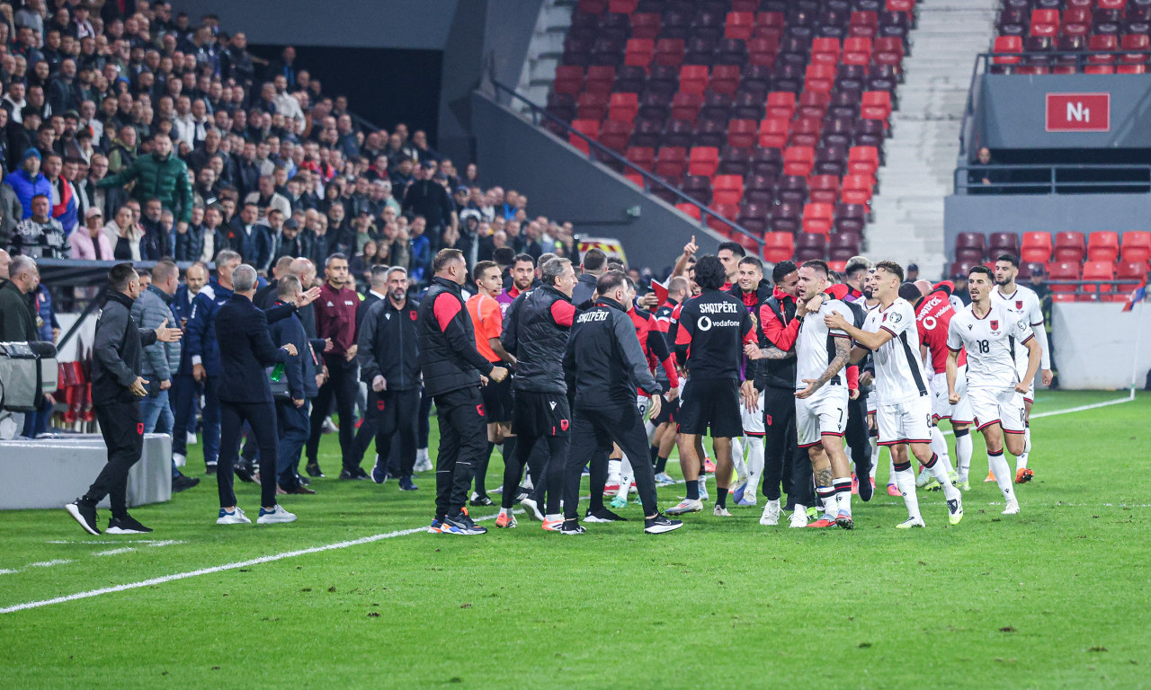 PUCNJAVA I DIVLJANJE U PRIŠTINI! Bruka i sramota nakon poraza Srbije od Albanije, pogledajte scene koje lede krv (VIDEO)