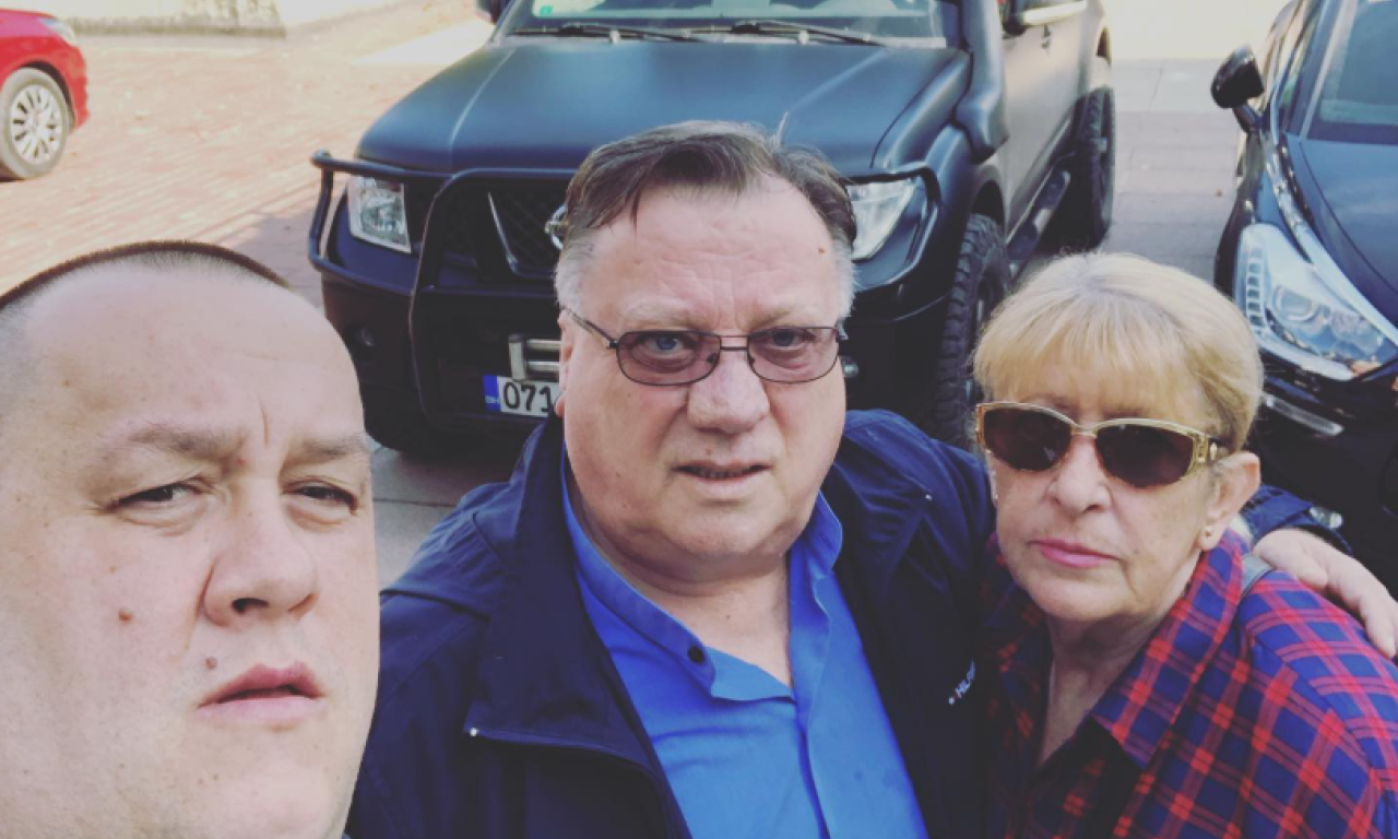 "SEJDU JE SIN ODVEO NA ZRAČENJE U NEMAČKU" Detalji borbe za zdravlje supruge pokojnog pevača: Komšije otkrile istinu