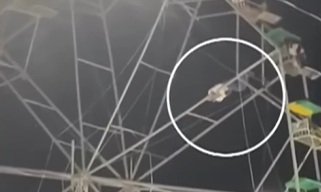 MUŠKARAC ISPAO IZ SEDIŠTA NA PANORAMSKOM TOČKU Visio sa metalne konstrukcije, ljudi vrišteći bežali sa sajma (FOTO)