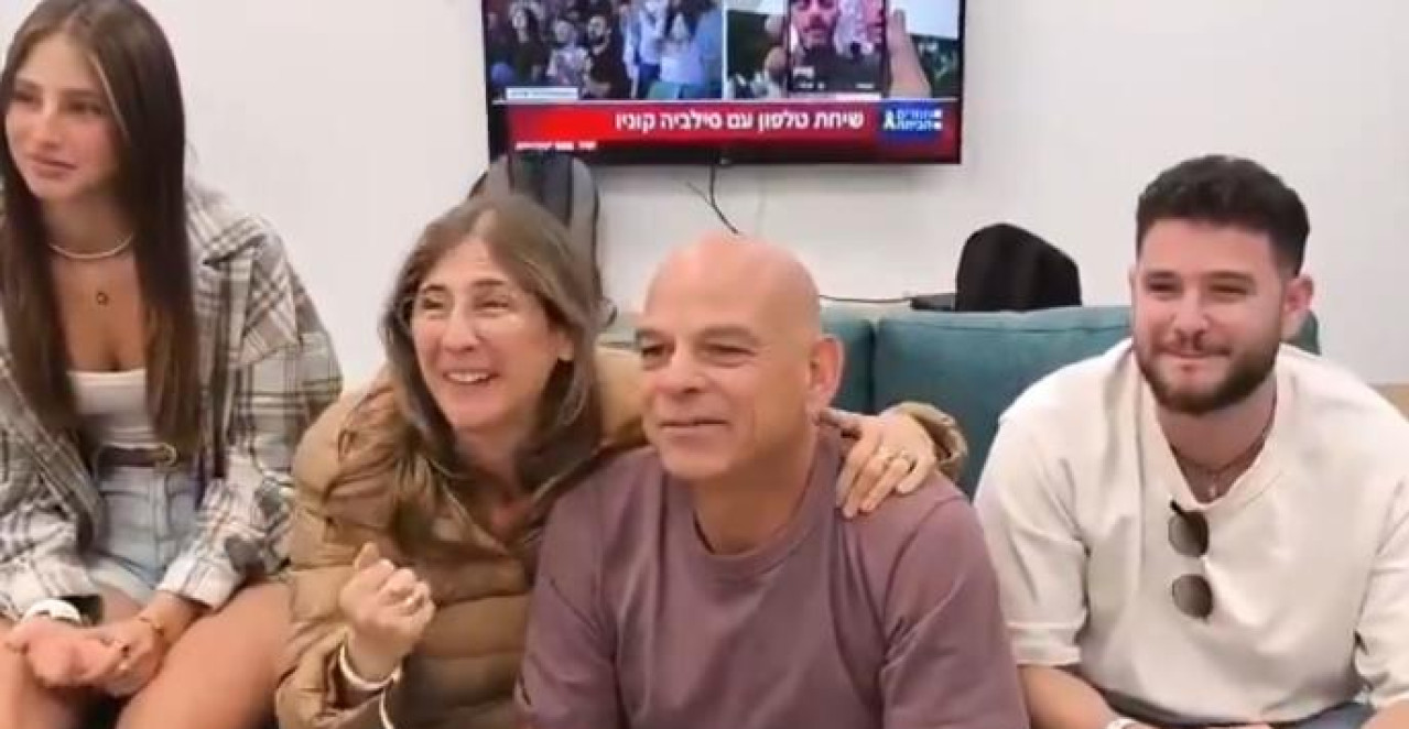 RODITELJI ALONA OHELA VIDELI SINA: "Stoji na nogama, živ je!" Srce im se slomilo od radosti