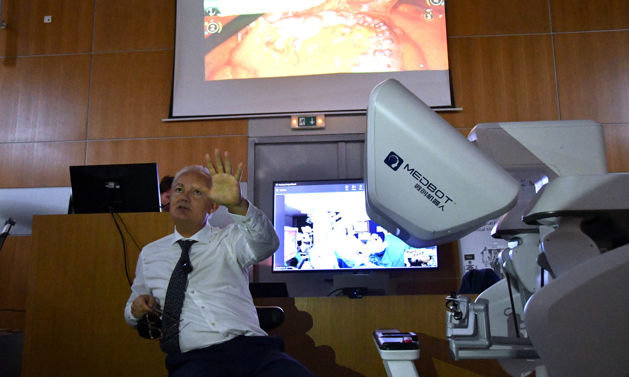 HIRURG IZ BEOGRADA OPERISAO PACIJENTA U BELGIJI – ROBOTOM! Evo kako je prošla prva telehirurška operacija (FOTO+VIDEO)