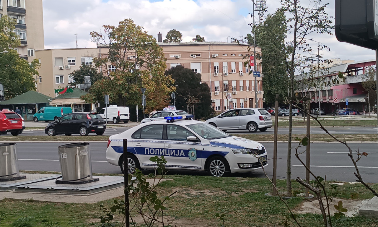 TAKSISTA IZBODEN NASRED ULICE U NOVOM SADU! Jake policijske snage na terenu