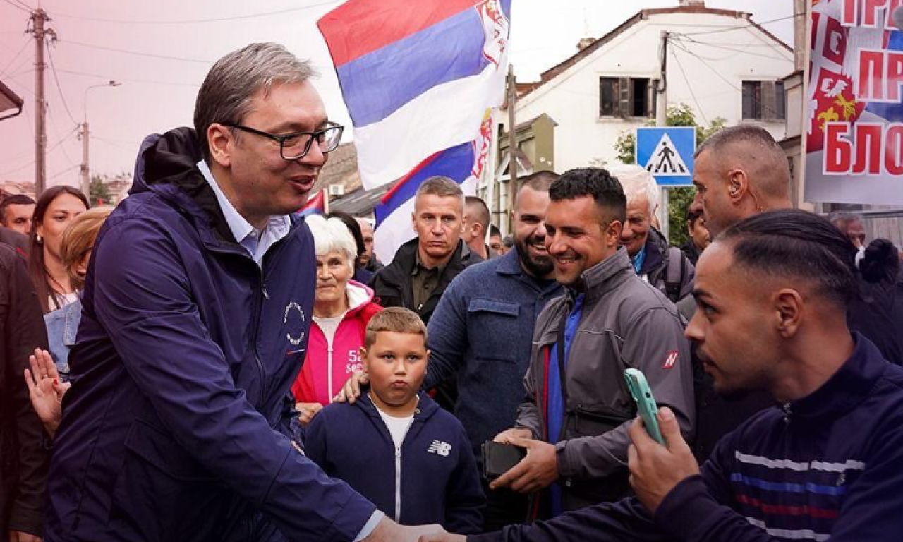 PREDSEDNIK VUČIĆ OBJAVIO FOTOGRAFIJU SA SKUPA: "Nema lepšeg mesta od Srbije, najsrećniji sam kada sam sa svojim narodom"