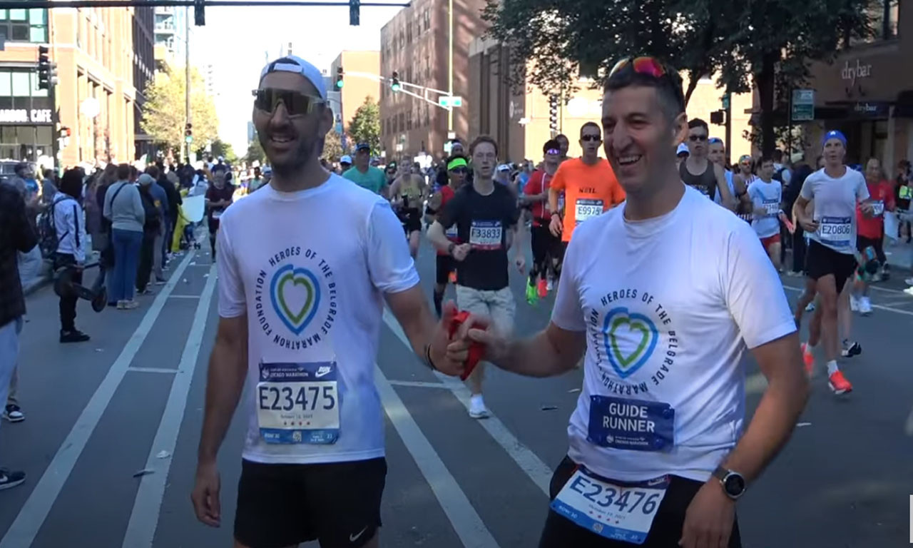 SLEPI SRBIN ODUŠEVIO ČIKAGO Milan Petrović istrčao maraton, dobio neverovatne ovacije (VIDEO)
